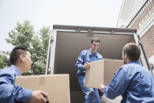 Local removal truck hire service supporting a Croydon home move