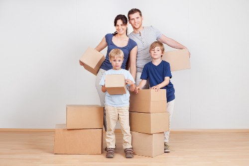 Safe and professional man with van Croydon relocation process